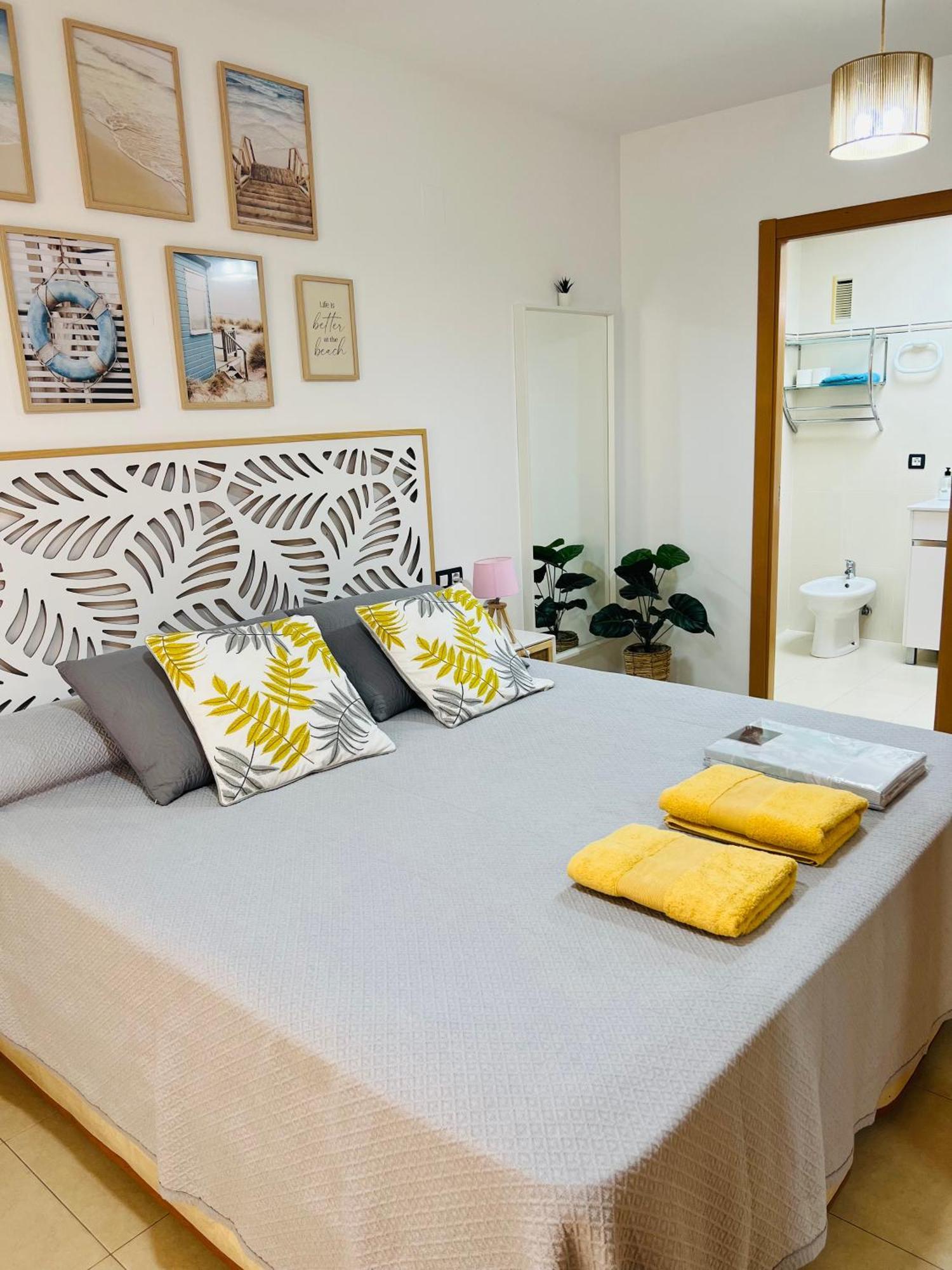 APARTAMENTO CENTRO 3 HABITACIONES CON AIRE ACONDICIONADO A 150m DE LA PLAYA Peñíscola Esterno foto