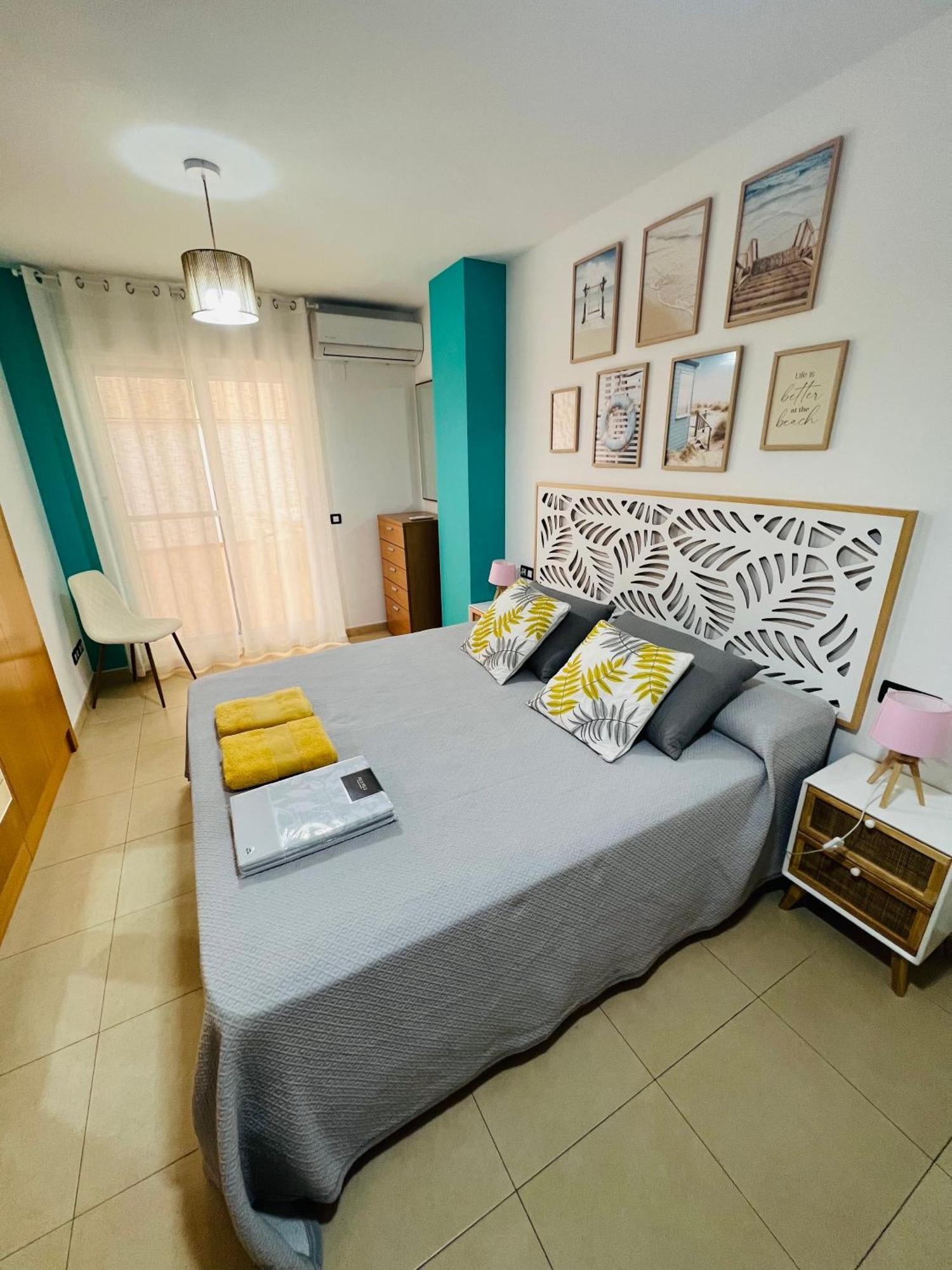 APARTAMENTO CENTRO 3 HABITACIONES CON AIRE ACONDICIONADO A 150m DE LA PLAYA Peñíscola Esterno foto