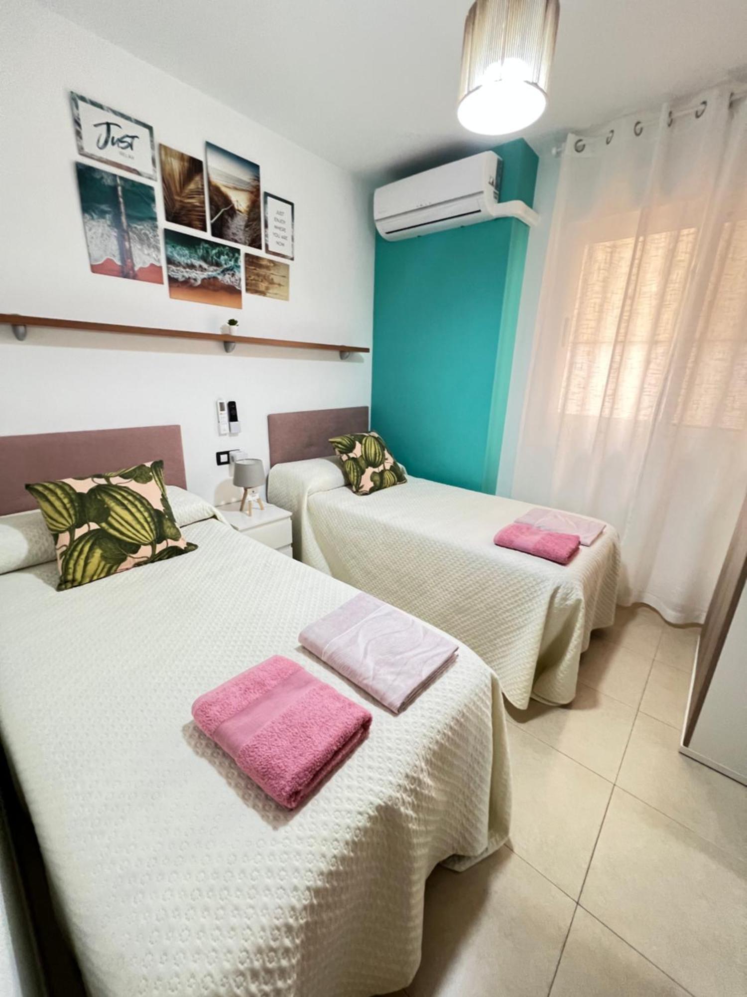 APARTAMENTO CENTRO 3 HABITACIONES CON AIRE ACONDICIONADO A 150m DE LA PLAYA Peñíscola Esterno foto